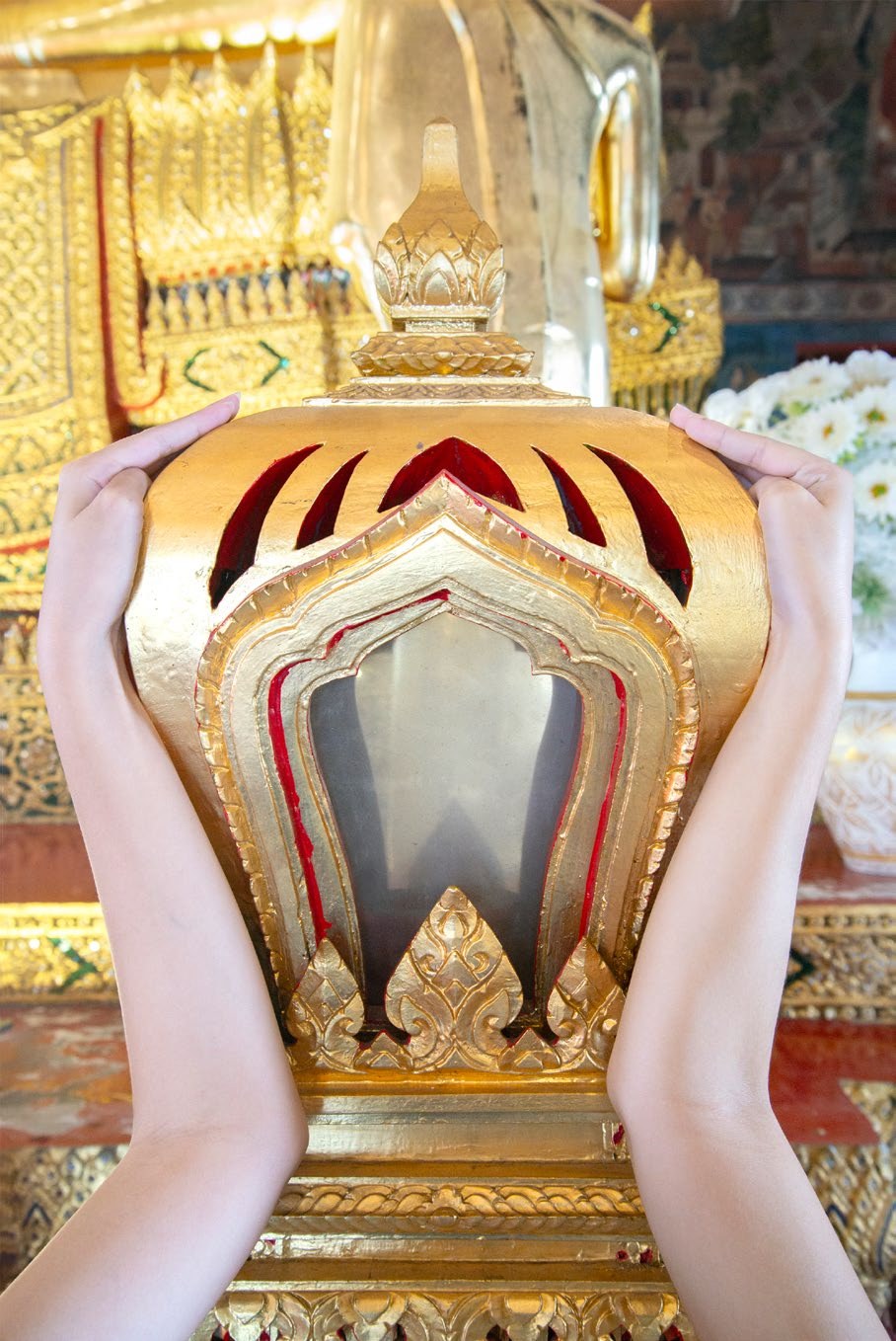 Julien Spiewak, Thai style golden lamp, Dream, Shayna. Wat Suwannaram Ratchaworawihan, 2024